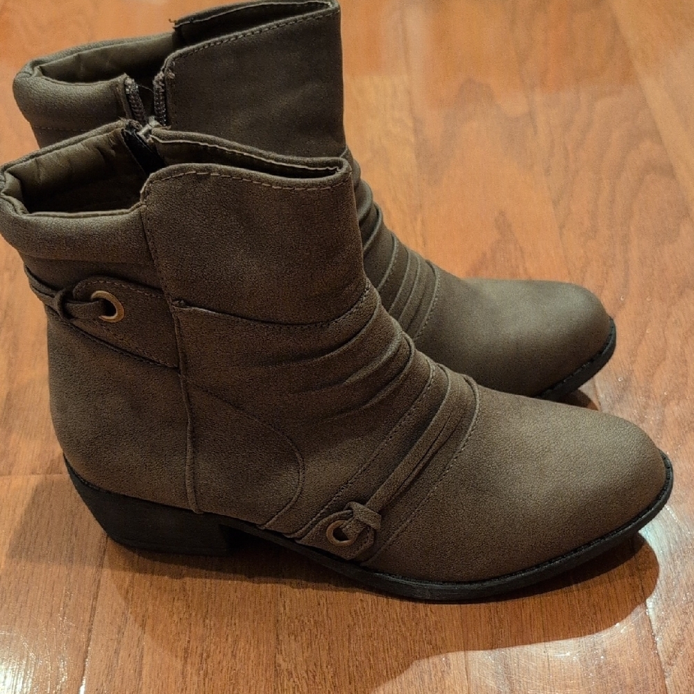 Rosegirl ankle Boots In Taupe